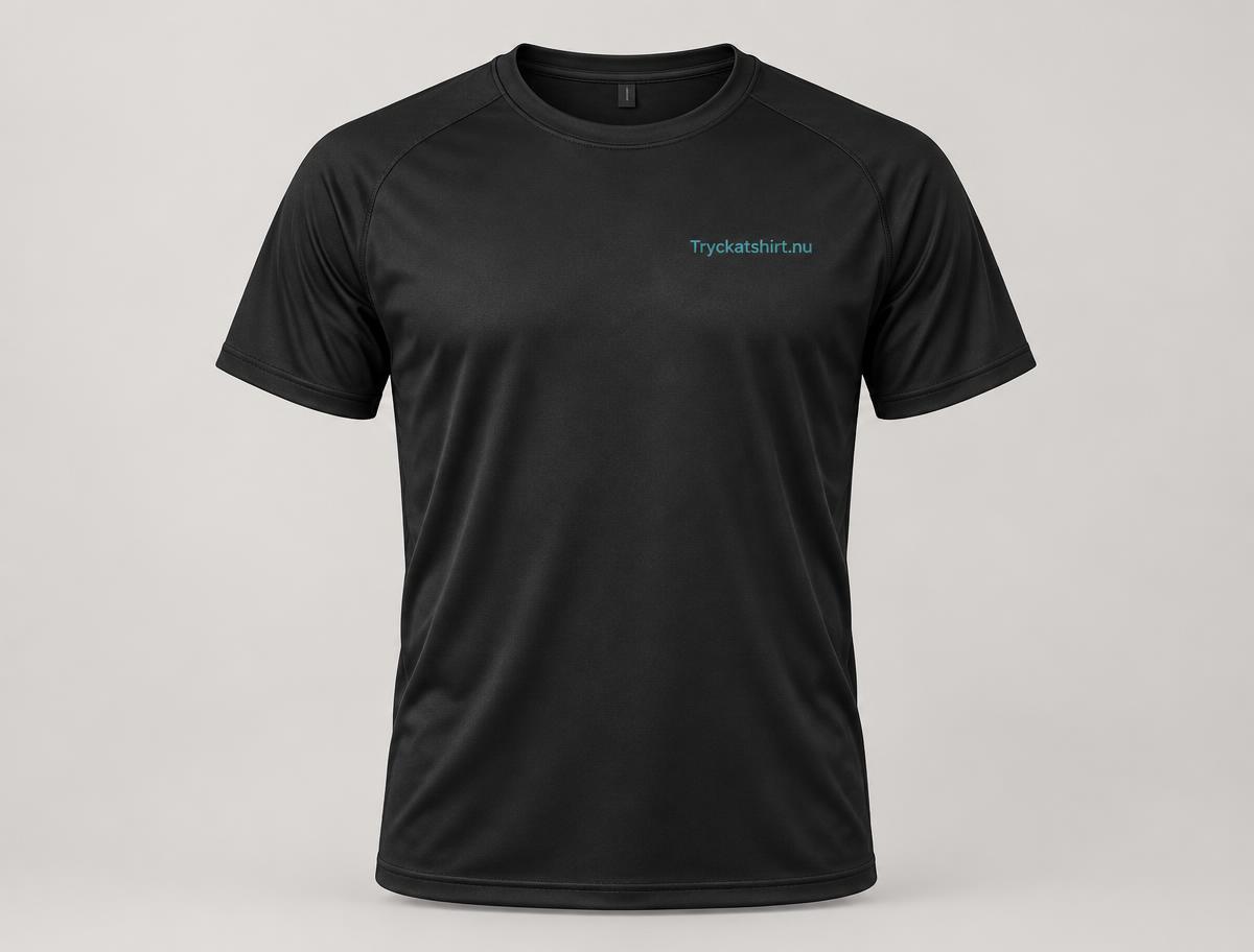 Svart funktions t-shirt med tryckt logga på bröstet